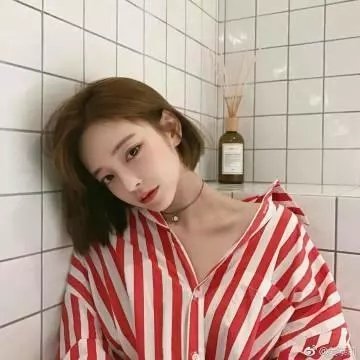 花落水流红
